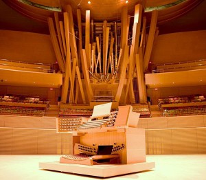 The pipe organ console on stage at The Walt Disney concert Hall in LA